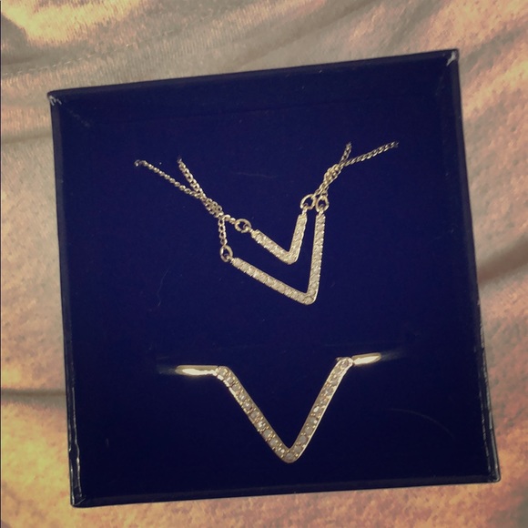 Necklace and bracelet set - Picture 1 of 3